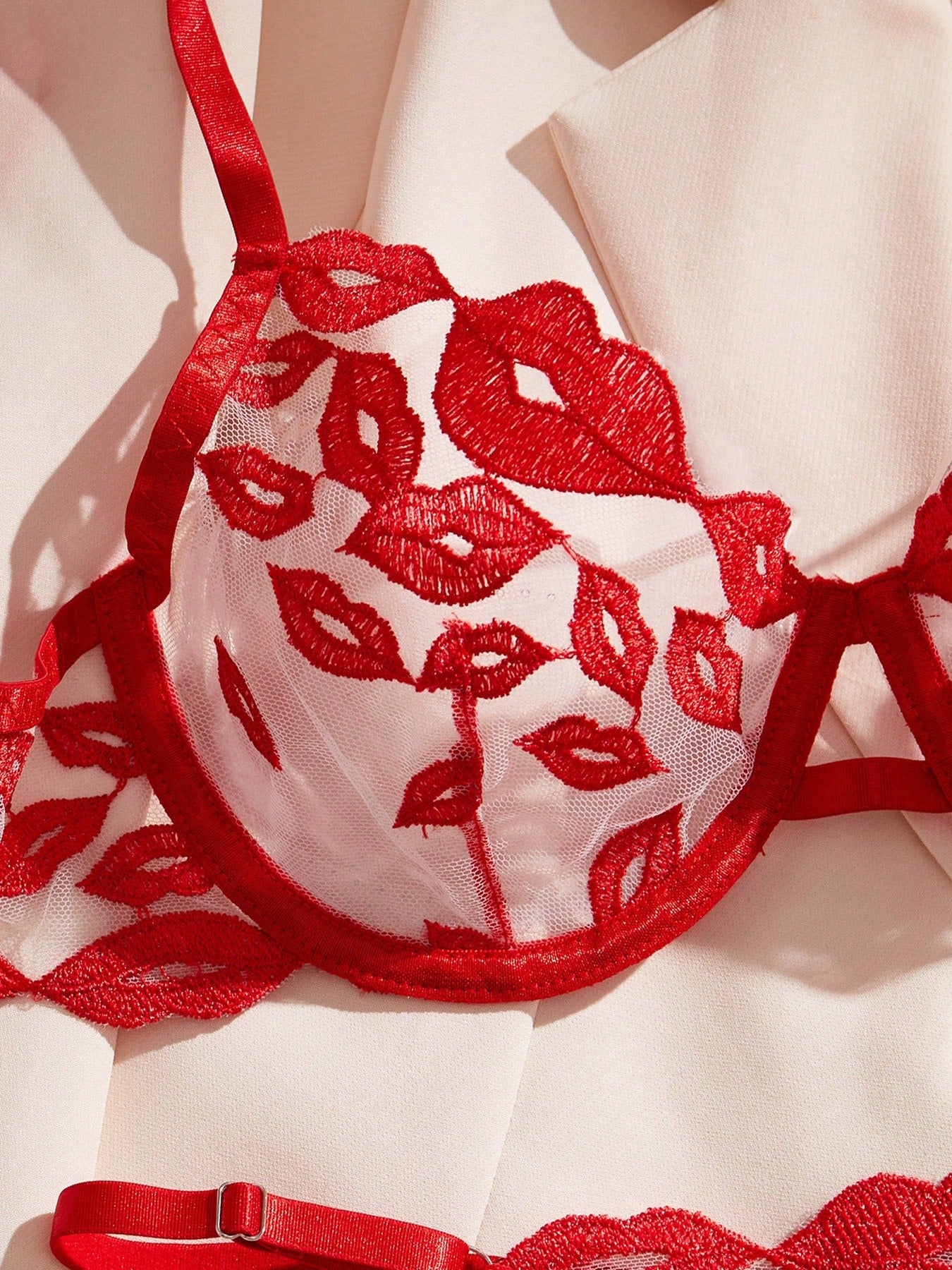 Kawaii 2pcs Women's Sexy Lingerie Set, Red Lace Bra With Lip Embroidery, Underwire Bra For Valentine's Day Date