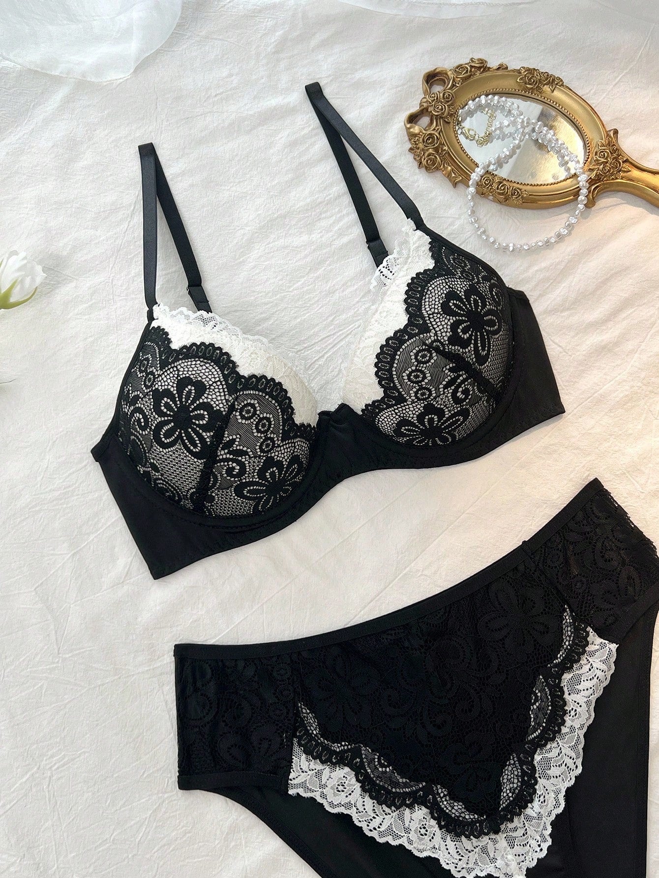 FairyFlirt Contrast Lace Bra & Panty Underwear Set Lingerie Set Cozy And Elegant Details
