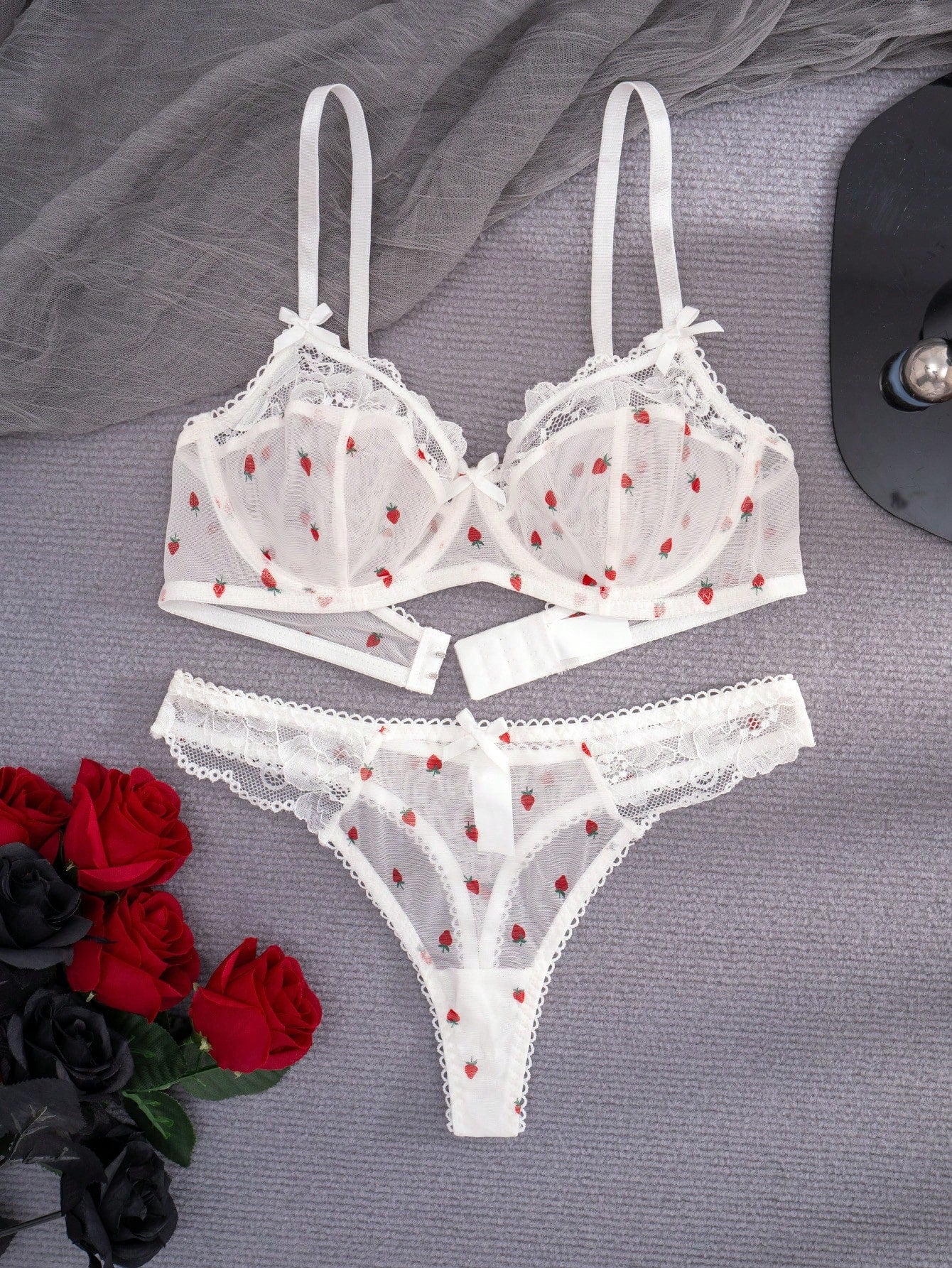 Kawaii 1 Set Women's White Strawberry Print Lace Trim Bow Underwire Comfortable Lingerie Set