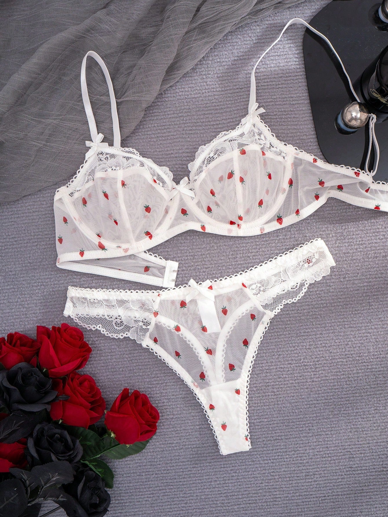 Kawaii 1 Set Women's White Strawberry Print Lace Trim Bow Underwire Comfortable Lingerie Set