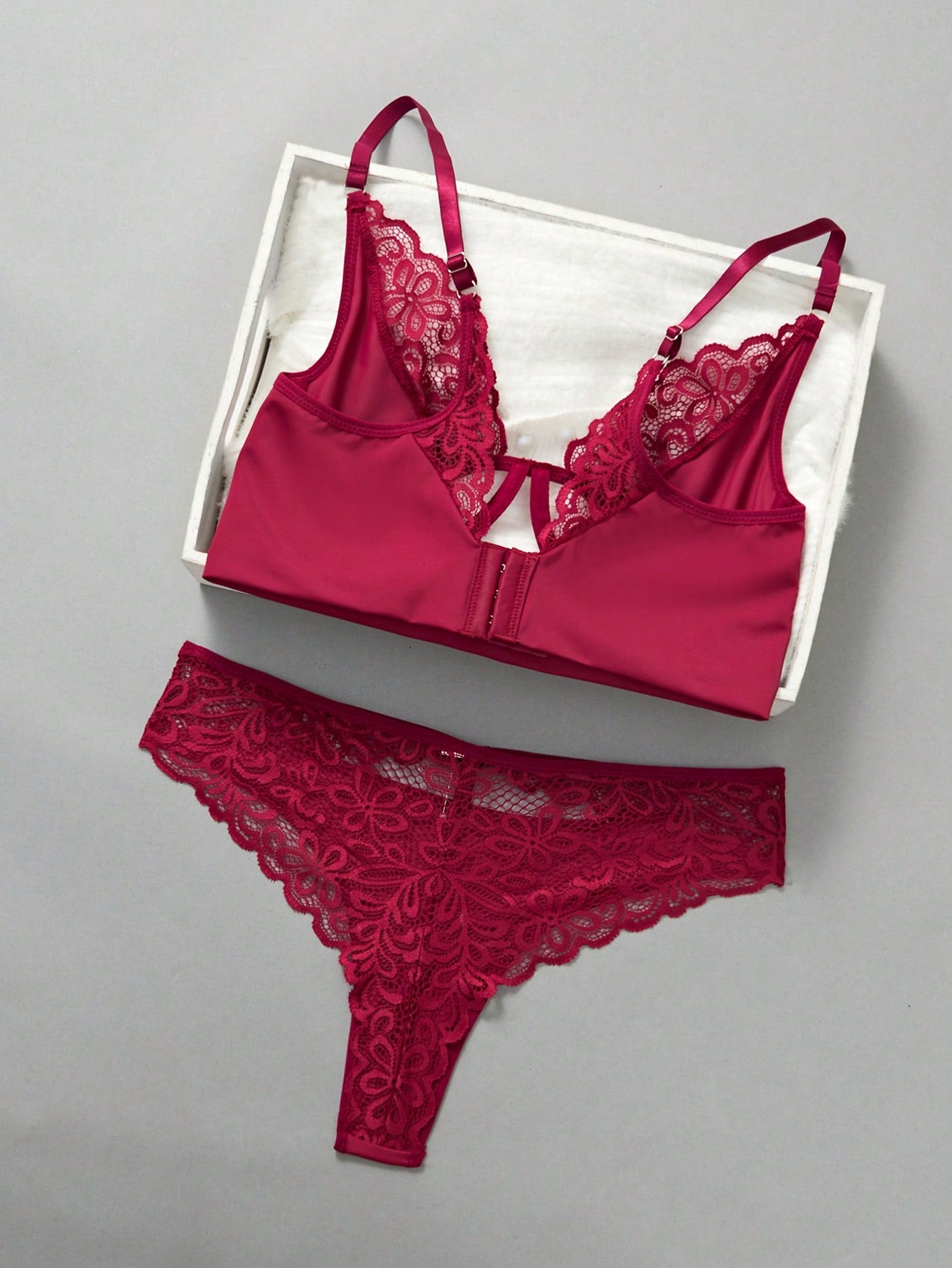 Contrast Lace Underwire Lingerie Set