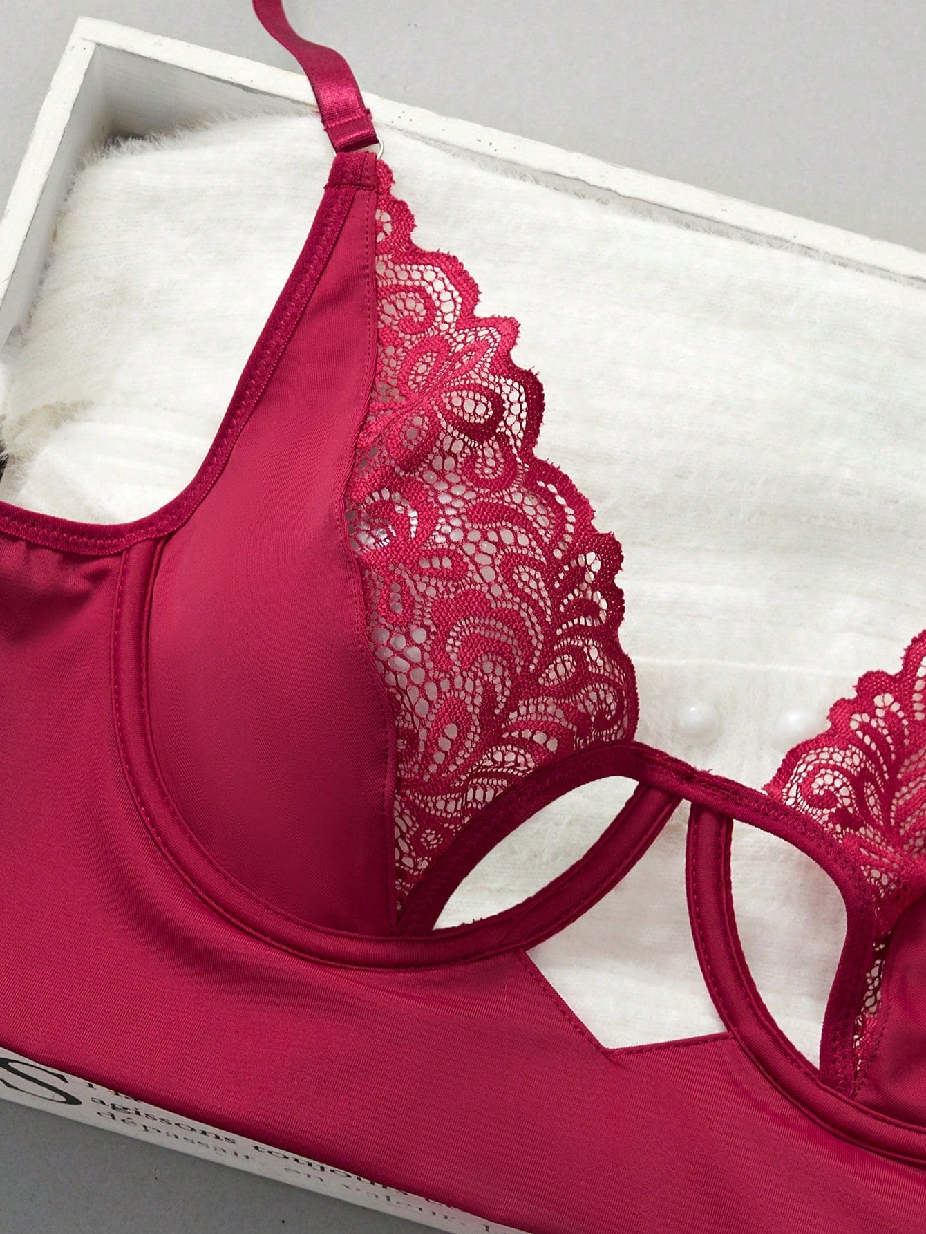 Contrast Lace Underwire Lingerie Set