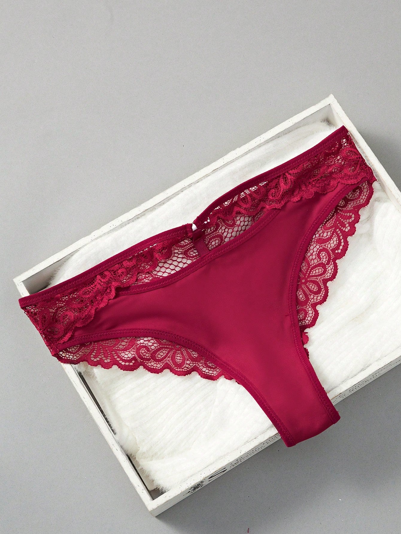 Contrast Lace Underwire Lingerie Set