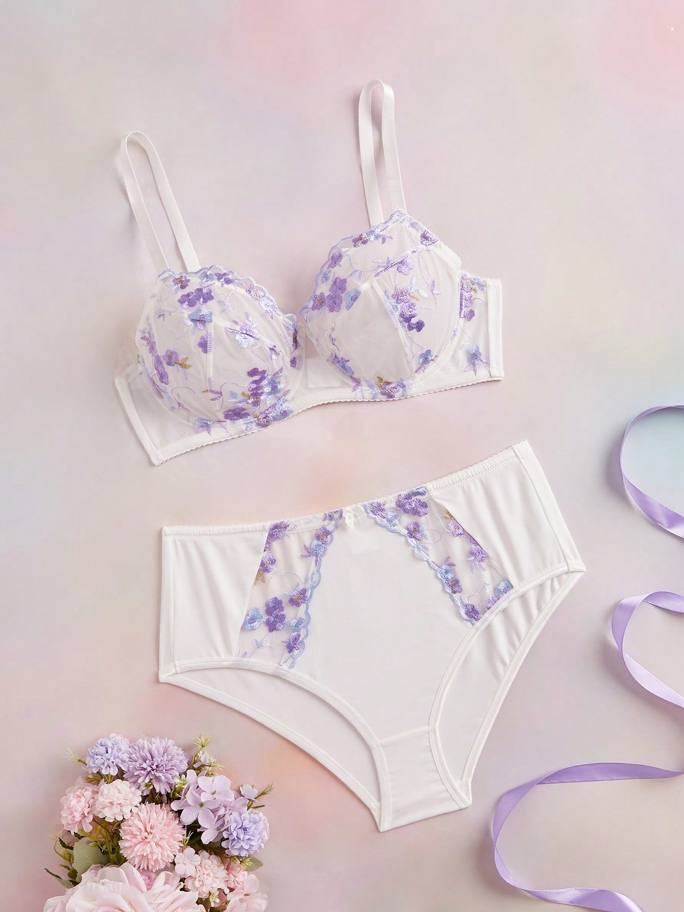 Floral Embroidery Fabric Patchwork Underwire Plus Size Lingerie Set