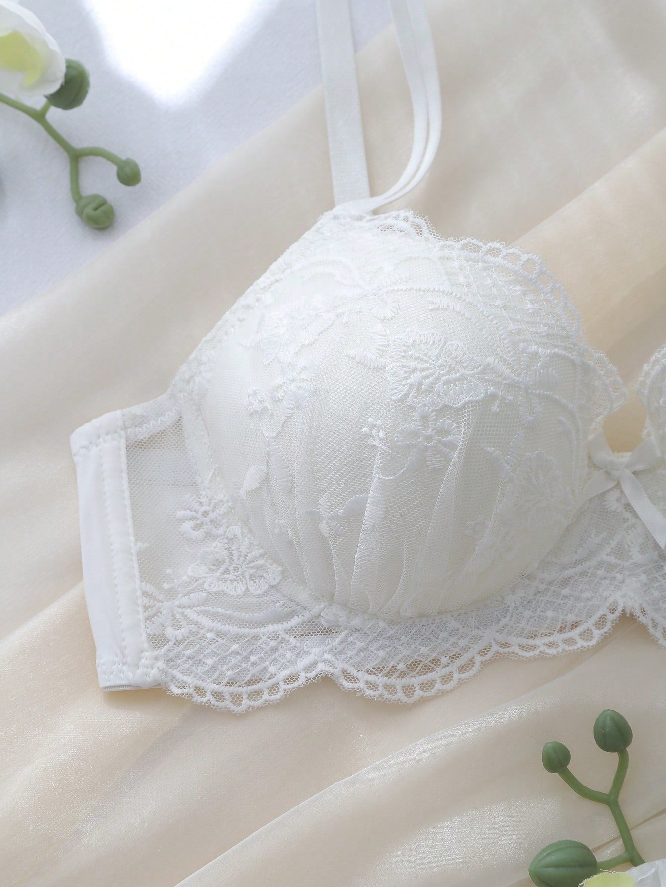 White Lace Mesh Underwire Molded Cup Push-Up Bra With Bow, Pure Cute Elegant Babydoll Sheer Cup Detail Sexy Lingerie For Women