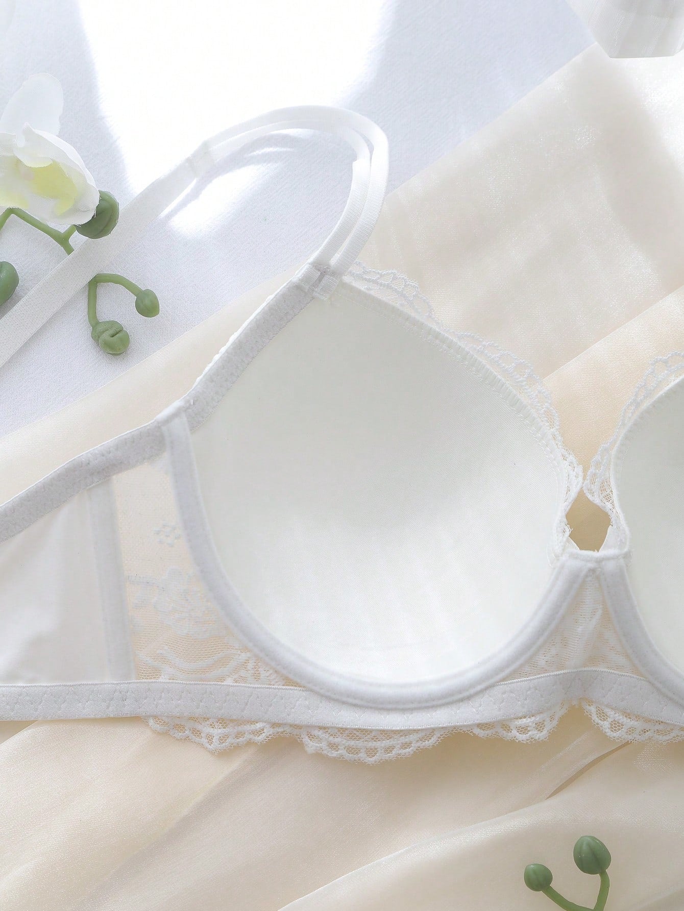 White Lace Mesh Underwire Molded Cup Push-Up Bra With Bow, Pure Cute Elegant Babydoll Sheer Cup Detail Sexy Lingerie For Women
